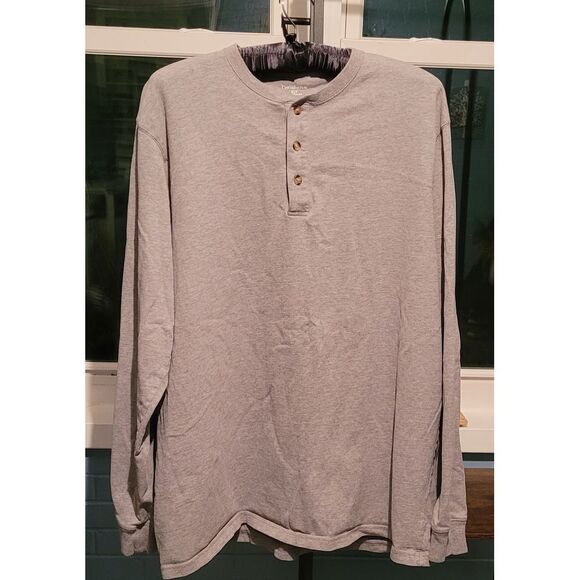 croft & barrow Other - Croft and Barrow Men's XLT Long Sleeve Grey Henley With Button Accents.‎